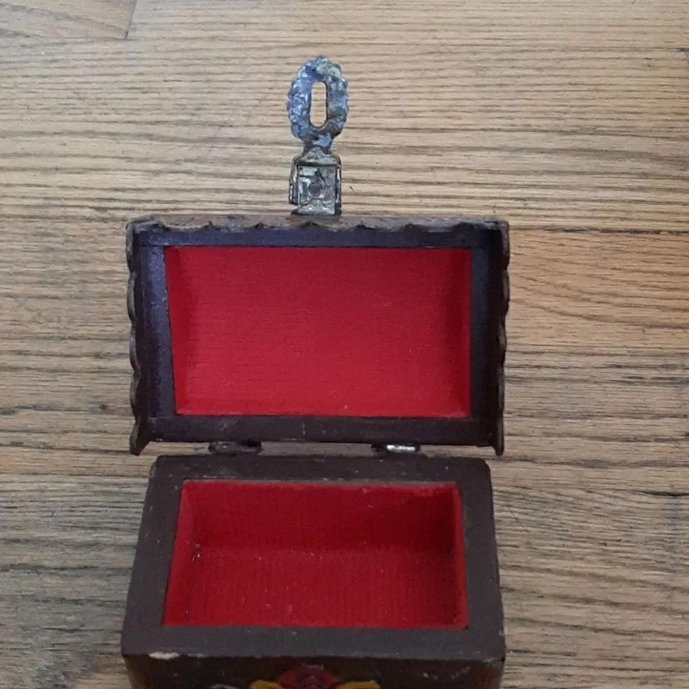Vintage handpainted trinket box